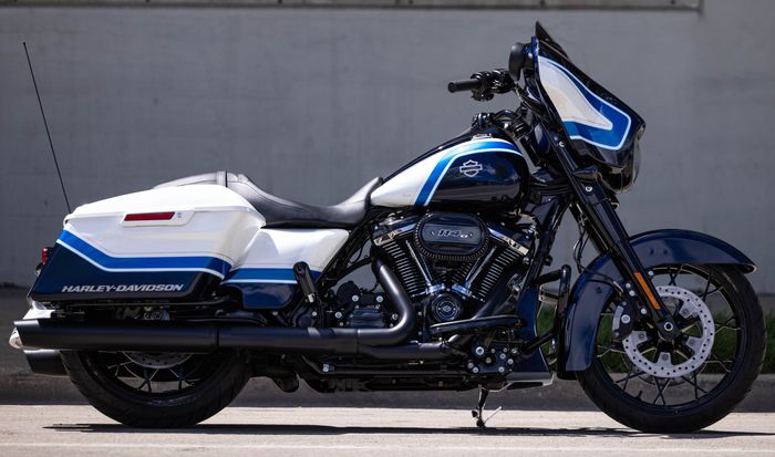 Harley-Davidson Street Glide 2021 với sơn đặc biệt, chỉ có 500 chiếc 2021-Harley-Davidson-Artic-Blast-Limited-Edition-Street-Glide-Special (3).jpg