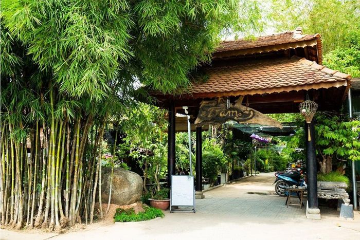 Ghé đến Trầm Koi Garden Coffee để trải nghiệm không gian nhà vườn yên bình 8