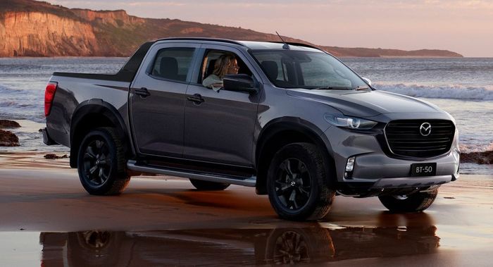 Mazda BT-50 năm 2022 thêm động cơ turbo dầu