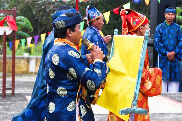 Hồ thủy điện Thác Mơ là điểm đến du lịch tự túc tuyệt vời