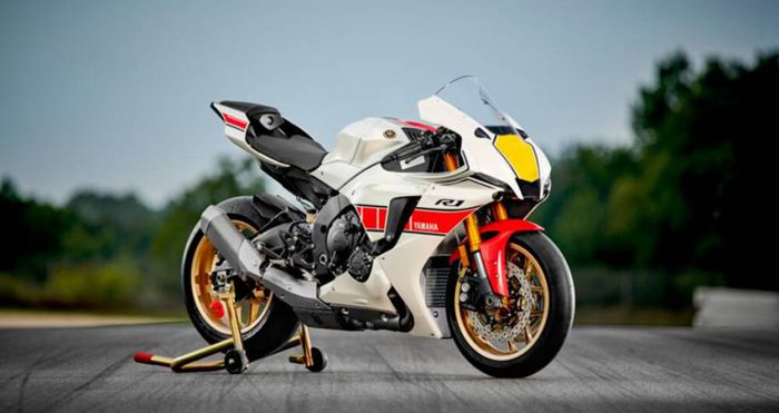 Yamaha giới thiệu 4 mẫu xe dòng R kỷ niệm 60 năm vô địch giải đua World GP 2022-Yamaha-YZF-R1-60th-Anniversary.jpg