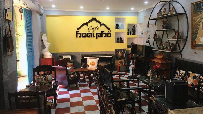 Khám phá Cafe Hoài Phố mang phong cách retro tại Đồng Xoài 6