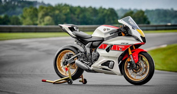 Yamaha giới thiệu 4 mẫu xe dòng R kỷ niệm 60 năm vô địch giải đua World GP 2022-Yamaha-YZF-R7-60th-Anniversary.jpg