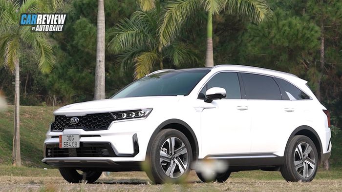 Kia Sorento 2021 giảm giá đến 100 triệu đồng. (Ảnh: sorento-11-1200-40-24-09still008.jpg)