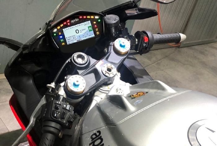 Xuất hiện hai dòng xe Aprilia và Moto Guzzi mới sắp ra mắt chính hãng tại Việt Nam Aprilia RSV4 RF (7).jpg