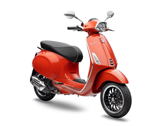 Khuyến mãi lớn trong tháng Ngâu của Piaggio Việt Nam với Vespa Primavera màu cam