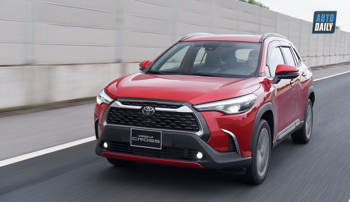 Toyota Corolla đã đạt doanh số 50 triệu chiếc, với một chiếc bán ra mỗi 28 giây. Trong phân khúc SUV đô thị, Toyota Corolla Cross là cái tên đắt khách nhất vào tháng 7/2021 và là một trong năm mẫu SUV/Crossover bán chạy nhất tại Việt Nam trong nửa đầu năm 2021. Ngoài ra, vào tháng 2/2021, mẫu Kia Seltos vẫn dẫn đầu phân khúc này, trong khi Toyota Corolla Cross 2020 được coi là kẻ thay đổi cuộc chơi trong phân khúc SUV có giá dưới 1 tỷ.