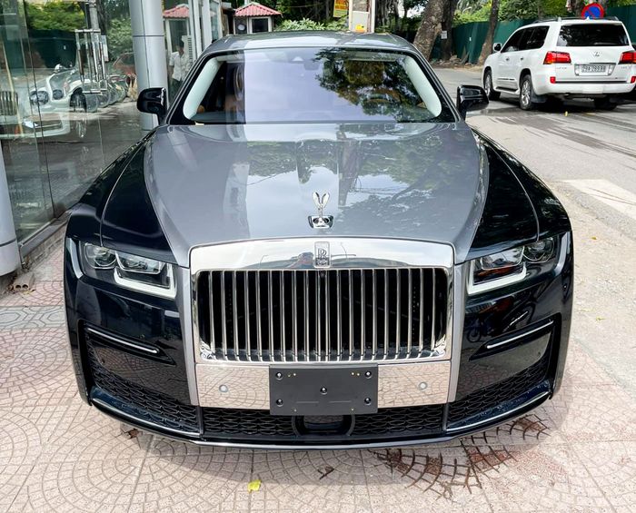 Xe Sedan siêu sang Rolls-Royce Ghost EWB 2021 đầu tiên về Việt Nam