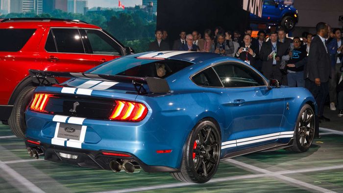 Phiên bản Ford Mustang Shelby GT500 2020: Mạnh mẽ nhất trong lịch sử trở lại Việt Nam với hình ảnh siêu xe cơ bắp Mustang Shelby GT500 2020 có công suất lên đến 760 mã lực 2020-ford-shelby-gt500-1.jpg