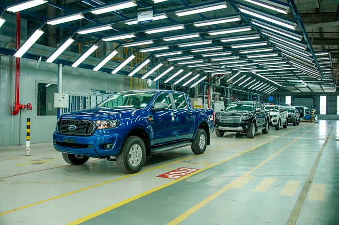 Ford Ranger 2021 lắp ráp trong nước đã ra mắt với giá từ 616 triệu đồng.