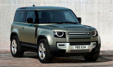 Land Rover Defender 2024 có 2 lựa chọn động cơ: xăng và dầu