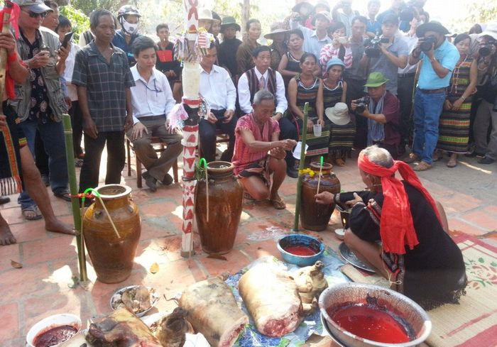 Tham gia Lễ cúng bến nước Buôn Ma Thuột, trải nghiệm nhiều cảm xúc