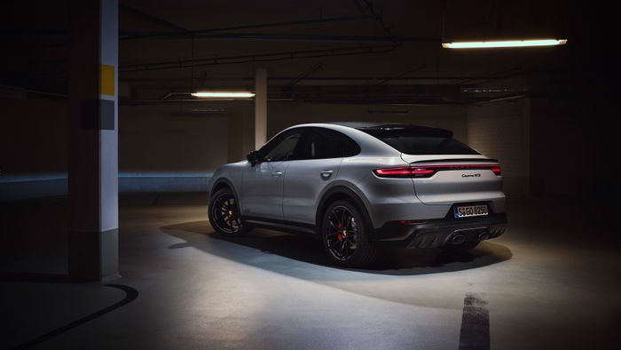 Phiên bản Porsche Cayenne GTS Coupe 2021 đã có mặt tại Việt Nam, giá từ 7,81 tỷ. Porsche Cayenne GTS 2021 đã được ra mắt với động cơ V8 sản sinh công suất 454 mã lực 2021-porsche-cayenne-gts-3.jpg