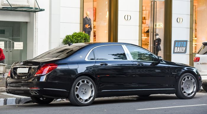 Chuỗi ảnh đường phố của Mytour (P4): Siêu phẩm Maybach S600 Pullman adt-0799-copy.jpg