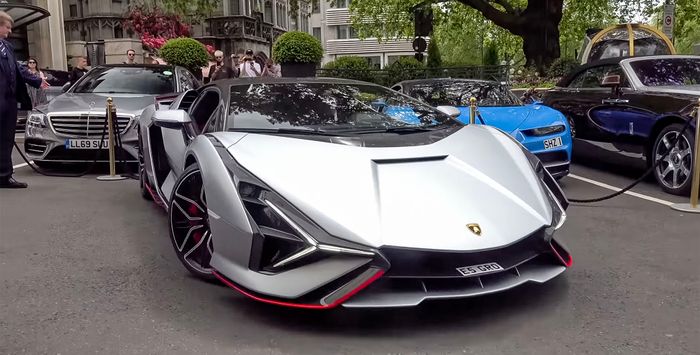 Lamborghini Sian với giá trị hơn 4 triệu USD đang thảnh thơi trên đường phố