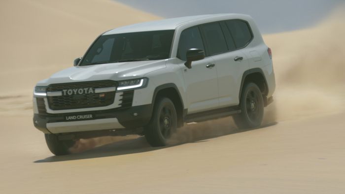 Khám phá chi tiết về Toyota Land Cruiser 2022 vừa ra mắt 2022-toyota-land-cruiser-lc300-revealed-v6-engines-replace-old-v8-26.jpeg