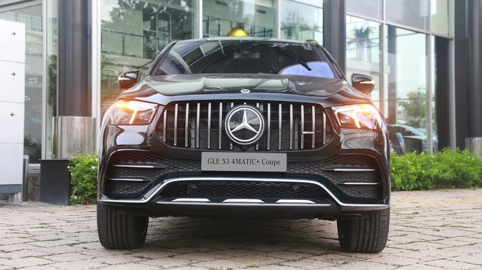 Khám phá gần hơn Mercedes-AMG GLE 53 4MATIC+ Coupé mới về đại lý mercedes-amg-gle-53-4matic-coupe-06.jpg