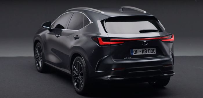 Lexus NX 2022 sẽ ra mắt chính thức vào ngày 11/6. Bức ảnh nhá hàng mới đây tiết lộ một phần thiết kế của mẫu xe này, thu hút sự chú ý của giới hâm mộ.