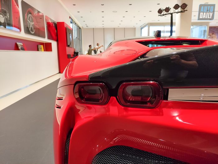 Ferrari SF90 Stradale là một tác phẩm nghệ thuật về công nghệ và thiết kế của thương hiệu.