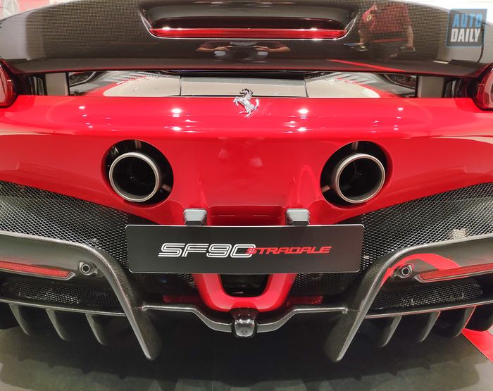 Ferrari SF90 Stradale là biểu tượng của sự hoàn hảo và sức mạnh của thương hiệu Ferrari.