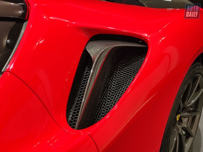 Ferrari SF90 Stradale là biểu tượng của sức mạnh và đẳng cấp của Ferrari.