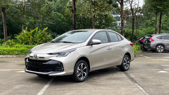 Cận cảnh phiên bản số sàn Toyota Vios 2023 tại đại lý toyota-vios-2023-mt-07.jpg