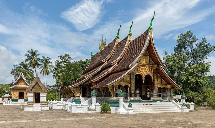 Thế giới tâm linh đa dạng màu sắc tại Wat Xieng Thong rất bí ẩn và hấp dẫn.