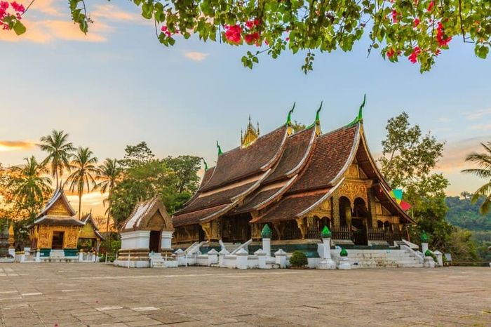 Thế giới tâm linh đa dạng màu sắc tại Wat Xieng Thong tạo nên sức hút bí ẩn.