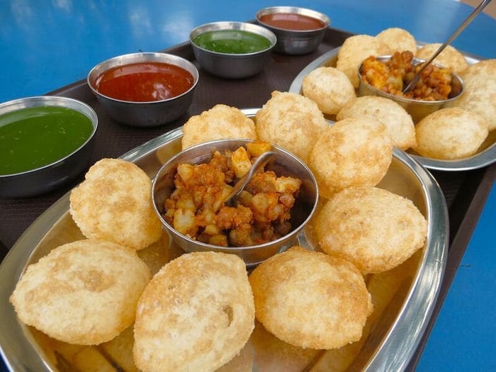 Trải nghiệm ẩm thực đường phố với món Pani Puri ngon trứ danh của Ấn Độ