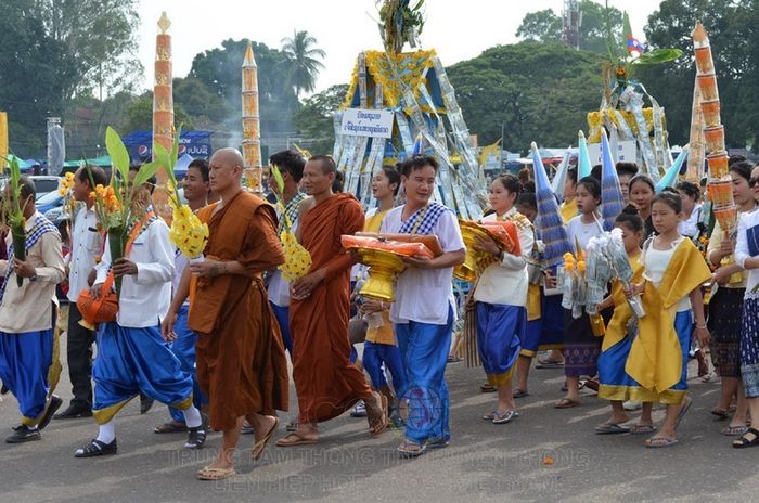 Thạt Luổng, một trong những kỳ quan kiến trúc quý báu gắn liền với văn hóa Phật giáo tại Lào.