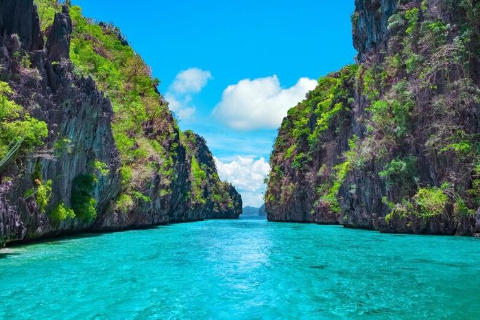 Du lịch El Nido để thưởng ngoạn viên ngọc giữa biển khơi Philippines.