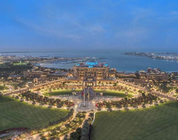 Emirates Palace - biểu tượng khách sạn dát vàng, 7 sao xa hoa nhất Abu Dhabi