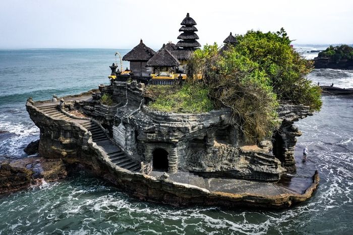 Đền Tanah Lot bên vách đá linh thiêng nhìn ra biển lớn tại Bali 5