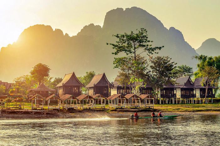 Đắm mình trong sự yên bình và thơ mộng của thị trấn Vangvieng 6