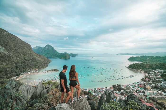 Du lịch El Nido để thưởng ngoạn viên ngọc giữa biển khơi Philippines.