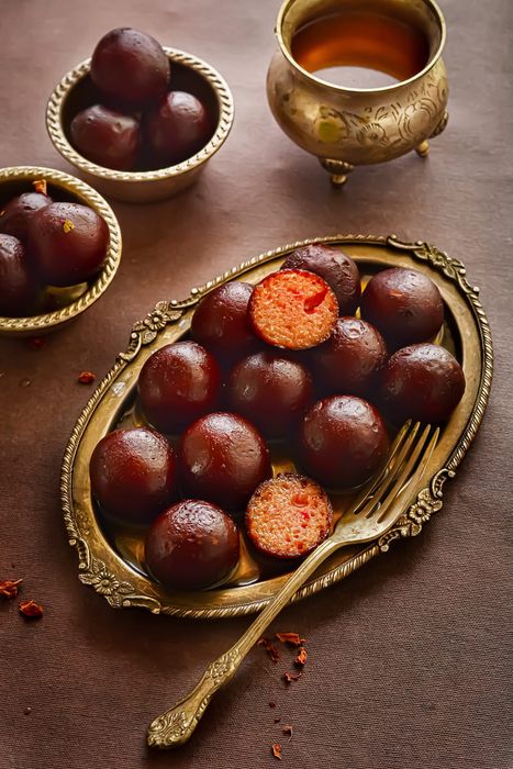 Hòa mình vào ẩm thực Nam Á với món Gulab Jamun thơm ngon, chuẩn vị