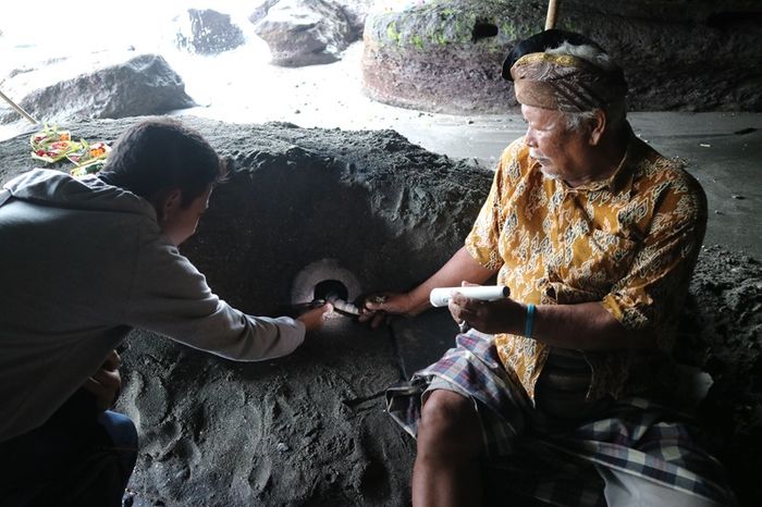 Đền Tanah Lot bên vách đá linh thiêng nhìn ra biển lớn tại Bali 12