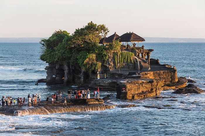 Đền Tanah Lot bên vách đá linh thiêng nhìn ra biển lớn tại Bali 2