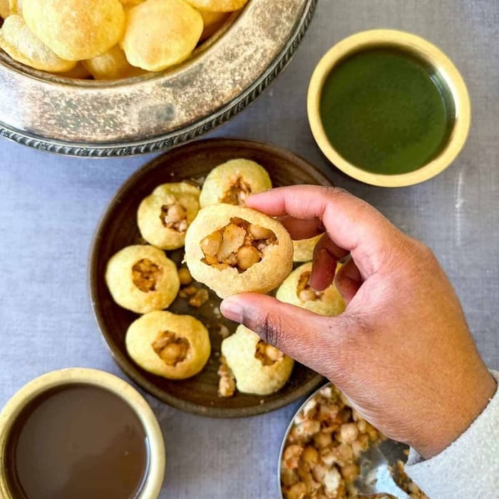 Trải nghiệm ẩm thực đường phố với món Pani Puri ngon trứ danh của Ấn Độ