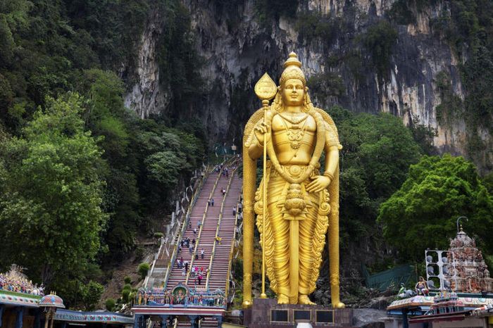 Khám phá hành trình đầy bí ẩn tại hang động Batu ở Malaysia 5