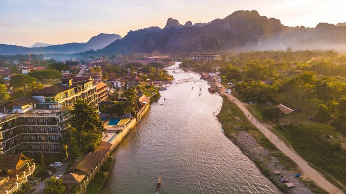 Tận hưởng sự yên bình và thơ mộng tại thị trấn Vangvieng 3