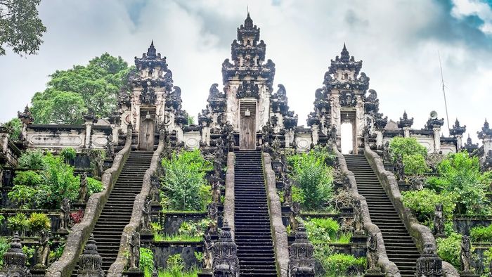 Lempuyang temple, một trong sáu kỳ quan mới của thế giới tại Bali.
