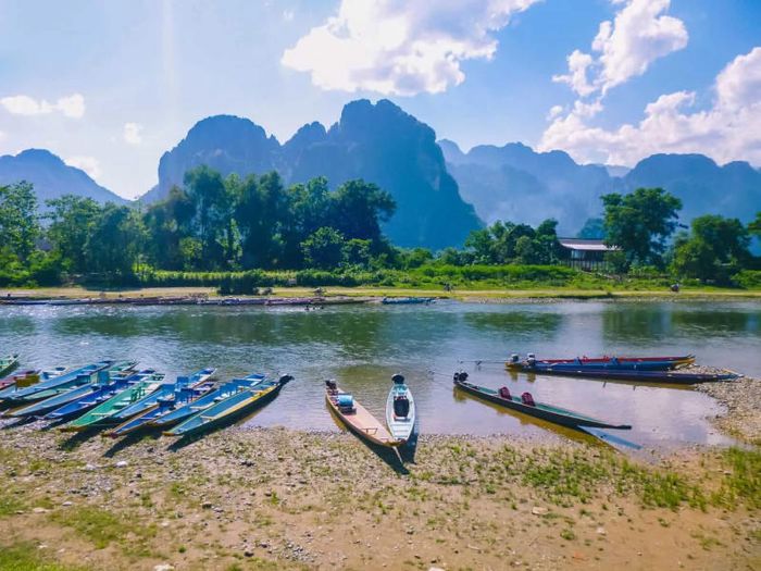 Đắm mình trong không gian yên bình và thơ mộng của thị trấn Vangvieng 5