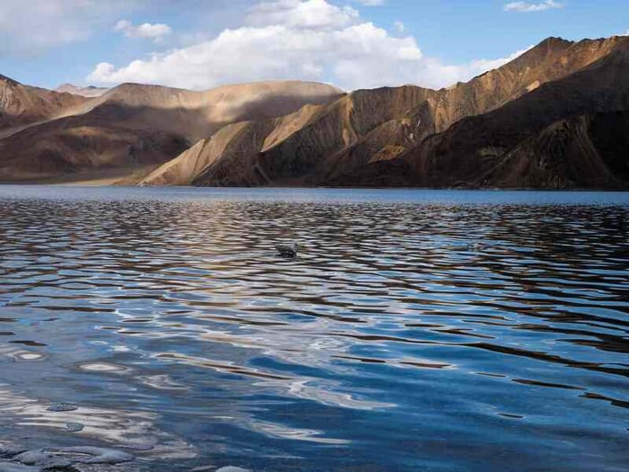 Ladakh - vùng đất của những dãy núi cao và thiên nhiên hoang sơ tại Ấn Độ.