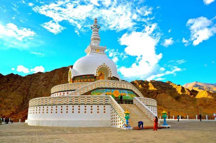 Ladakh - vùng đất của những dãy núi cao và thiên nhiên hoang sơ tại Ấn Độ.