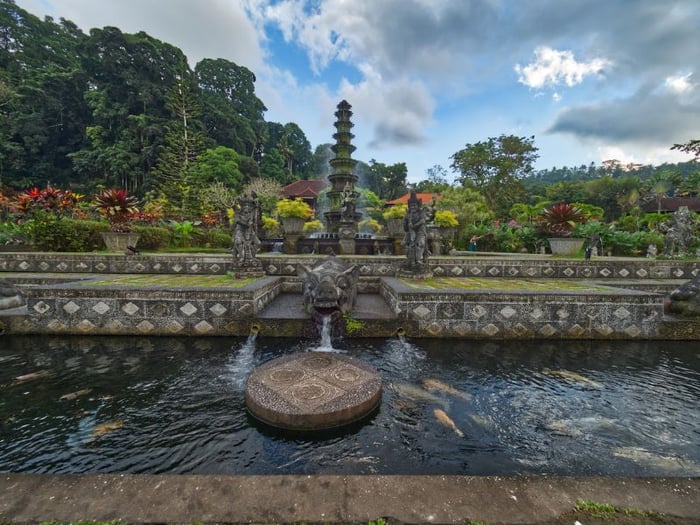 Khám phá cung điện nước Tirta Gangga độc đáo của Bali 4