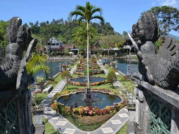 Khám phá cung điện nước Tirta Gangga độc đáo của Bali 2