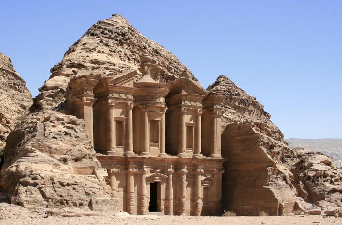 Petra, một địa danh lịch sử của Jordan với kiến trúc cổ kính độc đáo