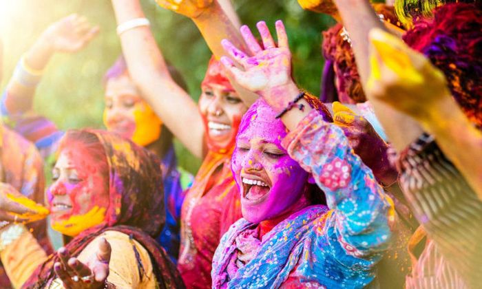 Tham gia lễ hội Holi đầy màu sắc tại Ấn Độ