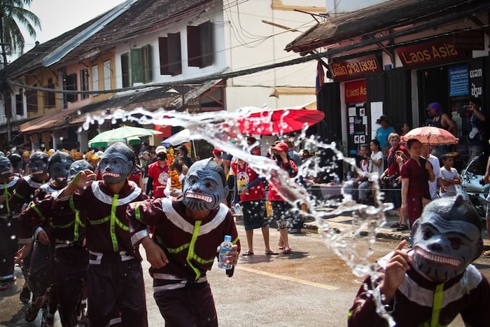 Lễ hội té nước Bun Pi May ở Lào in dấu ấn sâu đậm của văn hóa bản địa 3